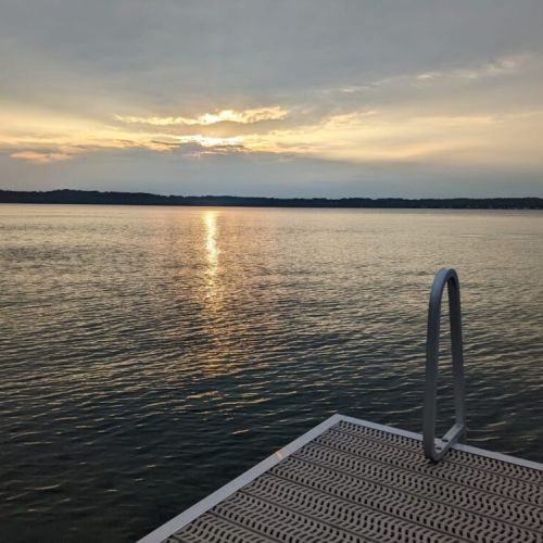 End each day with golden hour views over Colpoy’s Bay. This west-facing dock offers the perfect front-row seat for breathtaking sunsets.