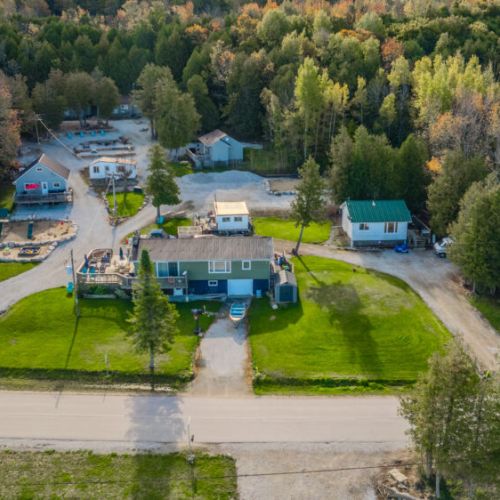 A bird's view of the Bayshore Cottages compound, located in beautiful Georgian Bluffs.
