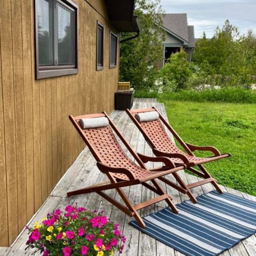 Enjoy the great outdoors on this spacious deck, equipped with wooden seating. Surrounded by lush greenery, it’s the perfect spot for dining al fresco and soaking up nature.