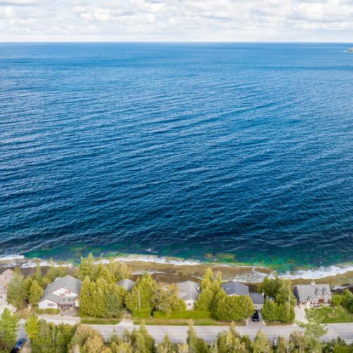 Enjoy front-row access to Georgian Bay’s turquoise waters. This peaceful waterfront location is perfect for kayaking, swimming, or simply taking in the stunning scenery of the Bruce Peninsula.