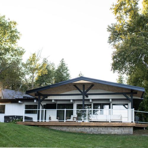 The cottage sits perfectly above the water for sweeping bay views and sunset watching.