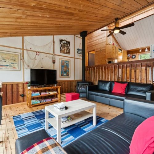 Comfortable living room with cozy seating and a relaxed cottage atmosphere.
