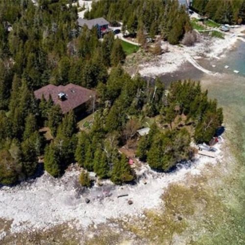 A closer view on approach to DeLana. The water is absolutely unreal.