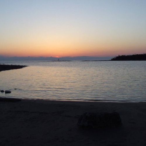 Larsons Cove beach - Sunset.  Less than a 5 min drive from the cottage.