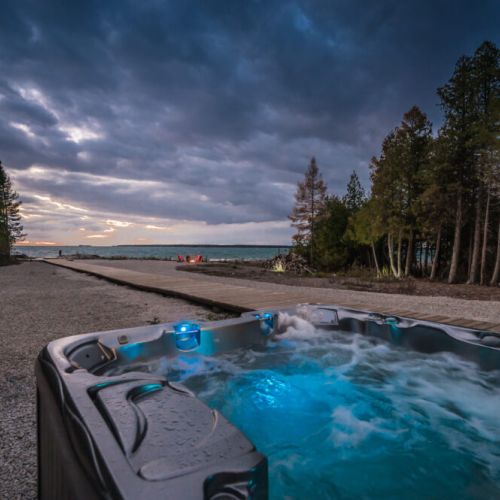 The hot tub seats 6 and is perfect for catching the sunsets. Bask in the soothing waters, and feel the stress melt away against the stunning backdrop.