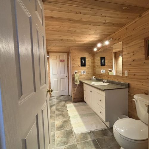 The cabin-style bathroom blends rustic charm with modern amenities, ensuring every moment of your stay is as comfortable as it is memorable.
