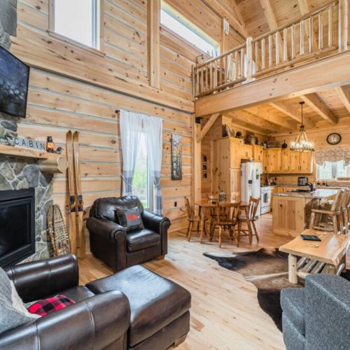 With ample seating and easy access to the kitchen, there is more than enough room for everyone.