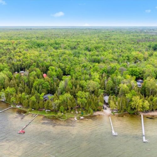 Tucked along a quiet stretch of the Bruce Peninsula, Summer Side is part of a peaceful lakeside community—close to nature, far from busy crowds.