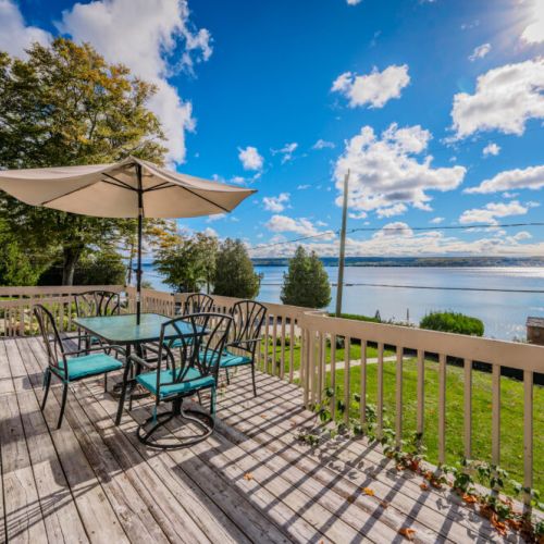Relax on the deck while enjoying meals or drinks at the outdoor dining area, all with stunning views of Georgian Bay as your backdrop.