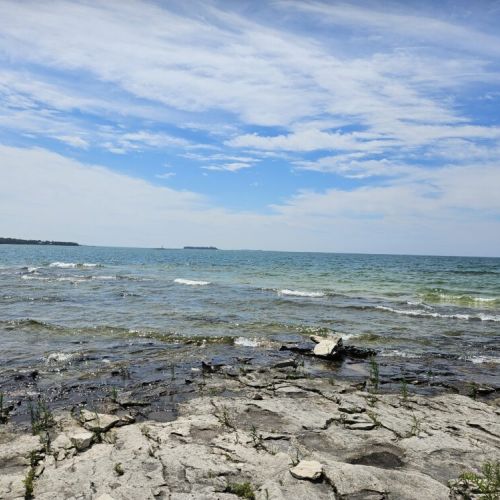 xplore the nearby shoreline, perfect for a swim, paddle, or simply soaking in the view.