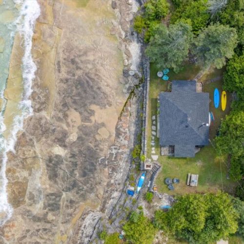 The cottage’s unique position right on the shoreline.