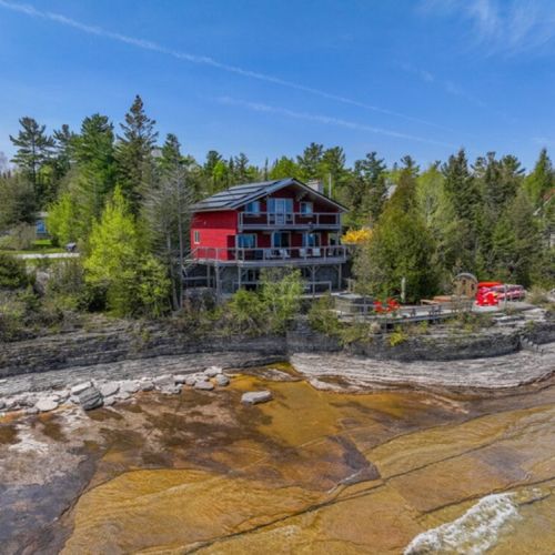 Experience the tranquility of this lakeside cottage, nestled on the edge of the water with stunning views and direct access to the lake.