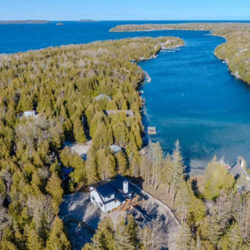 Secluded lakeside escape nestled in the trees, offering unbeatable water access and privacy. A dream vacation rental for nature lovers, kayakers, and peaceful waterfront retreats.