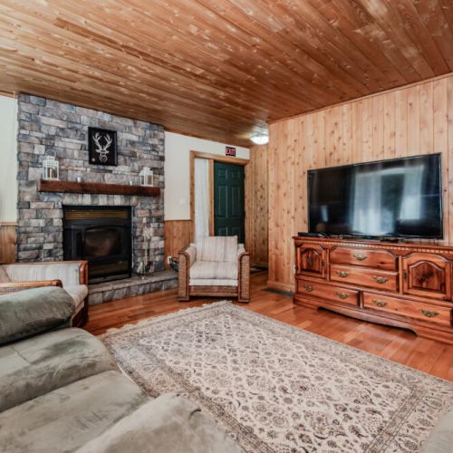 Comfort meets entertainment with plush seating, fireplace warmth, and a flatscreen TV—perfect for relaxing after a day of hiking or beachcombing.