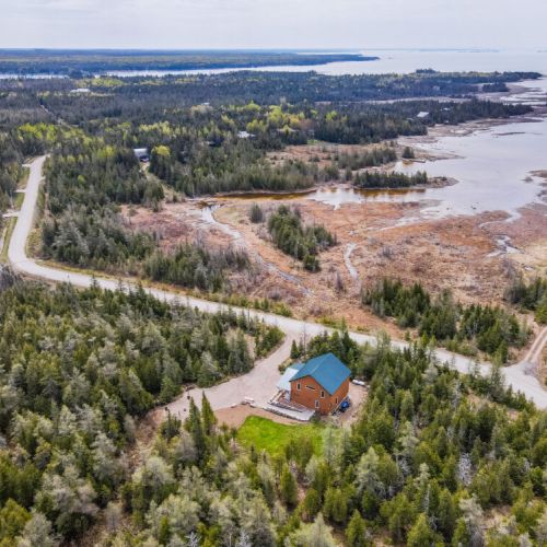 View of Saw'N'LogzzZ from above. Incredibly private, with water access just a short walk away.