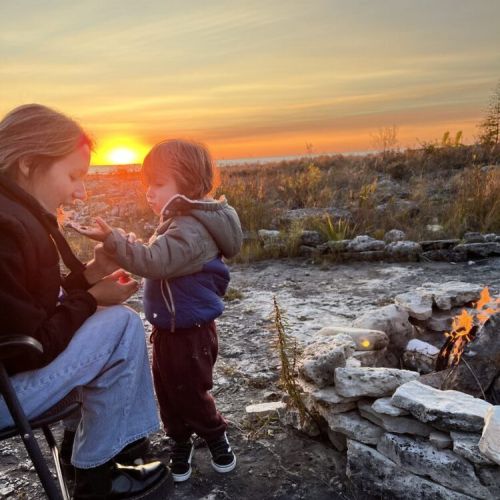 Share stories and s’mores around the lakeside firepit—an unforgettable sunset moment for families, friends, and memory-making.