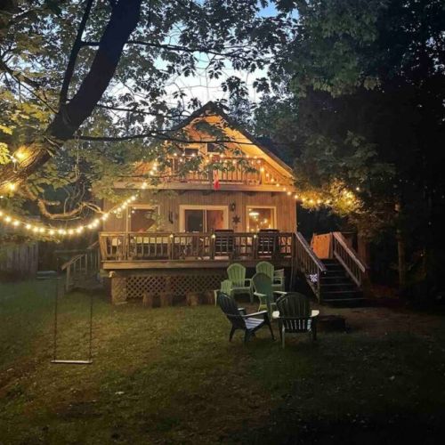 Welcome to Bearfoot Lodge, a rustic cabin in the woods, with everything you need to have a wonderful holiday!