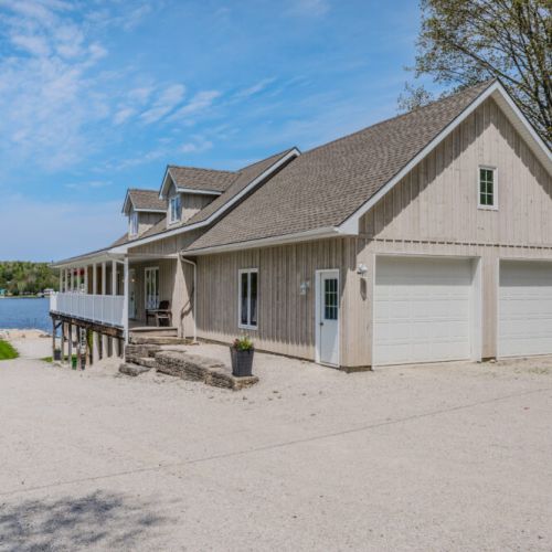 Plenty of space for parking and dropping off kayaks, with your own private beach space and firepit along the water.