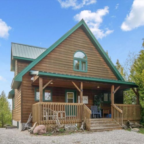 Paradise Pines welcomes you with classic cottage charm and peaceful natural surroundings.