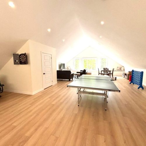 Endless entertainment awaits – enjoy an expansive upstairs loft complete with ping pong, darts, board games, and space for everyone to hang out or play.