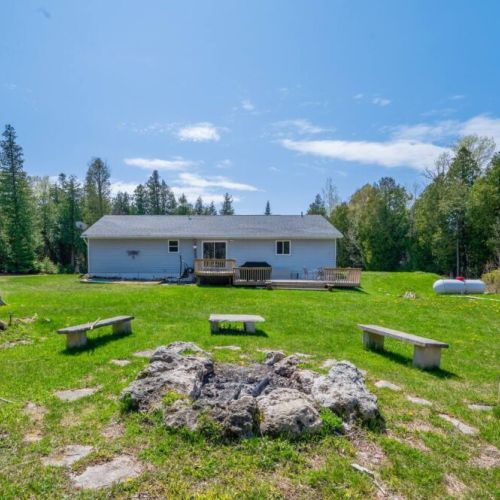 Cook up some s'mores and get cozy at the backyard bonfire pit.