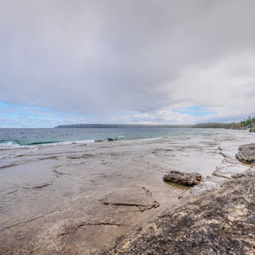 Take in the natural beauty of the Georgian Bay shoreline, with breathtaking views and the peaceful sound of waves. A serene retreat after a day at Lion’s Head Harbour or hiking Bruce Peninsula National Park.