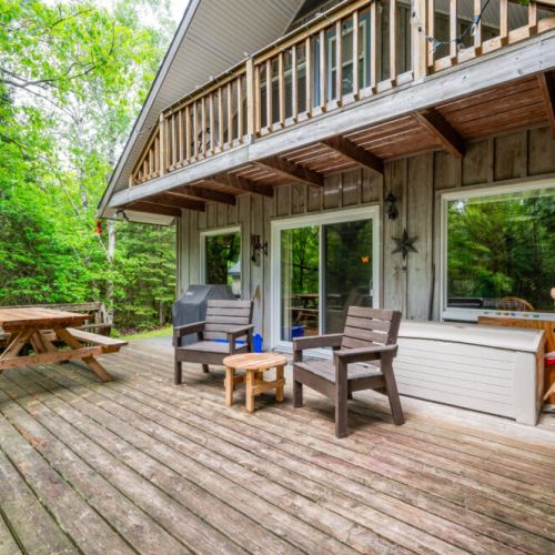 Plenty of seating on the back deck for guests.