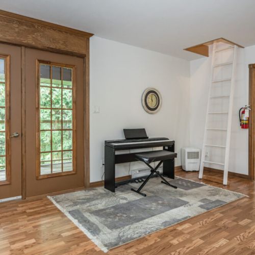 Enjoy the onsite piano for those who like to add a little music to the ambiance.