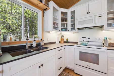 Bright, functional, and fully stocked, the kitchen makes it easy to prepare everything from quick breakfasts to family dinners.