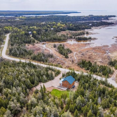 View of Saw'N'LogzzZ from above. Incredibly private, with water access just a short walk away.