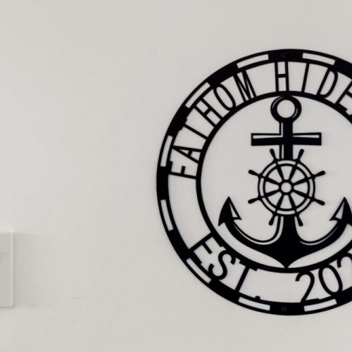 Nautical décor adds a charming touch inspired by life on the water.
