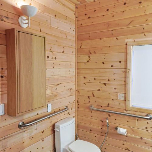 Thoughtful Accessibility: We've thought of everything to make your stay comfortable and accessible. The bathroom features grab bars and a child-sized toilet seat, ensuring a pleasant experience for all guests.