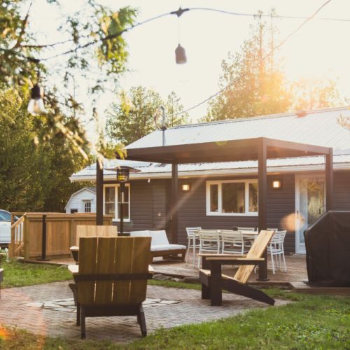 Fire pit, BBQ, Pergola, Dining table, Cozy lighting, perfect place to relax in the evening. Gather around the fire pit for unforgettable evenings, enjoy delicious BBQs on the spacious deck, and dine al fresco under the stars.