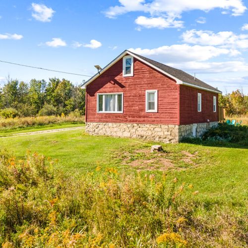 A peaceful country setting with wide-open lawn, surrounding greenery and plenty of privacy.