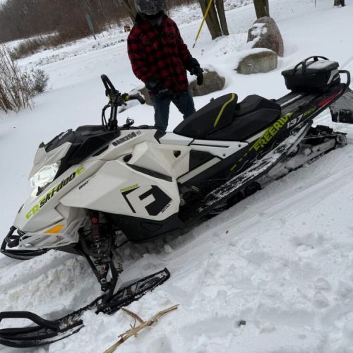 To access snowmobiling trails in Bruce County, guests who choose to come up, must obtain the appropriate permit to ensure legal, safe, and well-maintained trail use.