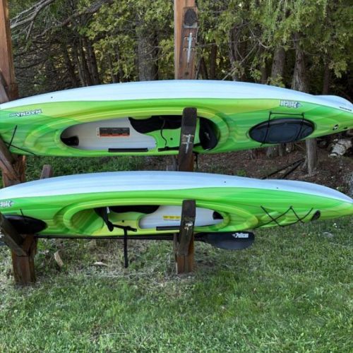Two kayaks are available for guest use at Thistle Rock. Enjoy your time on the water!