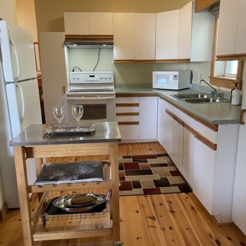 Fully equipped kitchen ready for easy cottage cooking