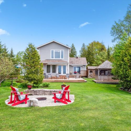From lake to cottage, Heaven on Earth offers seamless indoor-outdoor living and a tranquil setting you'll never forget.