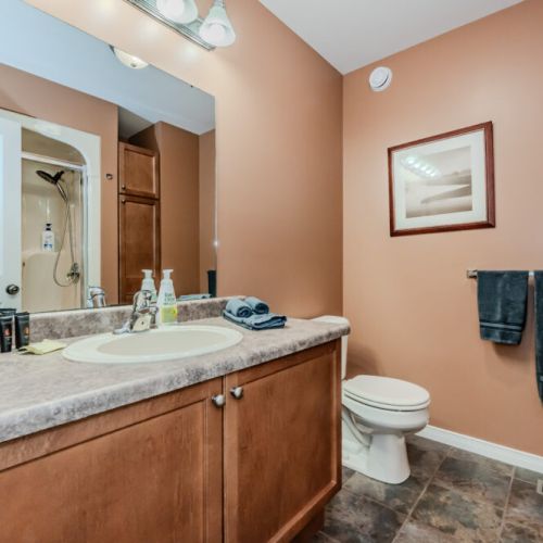The well-appointed Master ensuite bathroom, complete with all the comforts for a refreshing start to a day of adventure or relaxation.