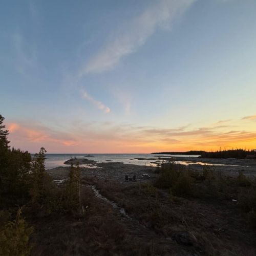 Unwind with breathtaking sunsets right outside your door—an unforgettable lakeside retreat in nature’s embrace.