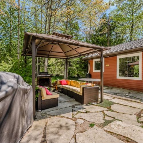 Enjoy the Vermont Castings grill and pizza oven.