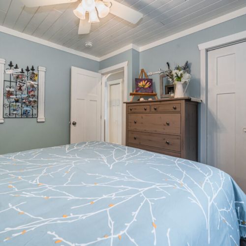 Bedroom 4: Well-appointed bedroom with ample storage and a peaceful atmosphere.