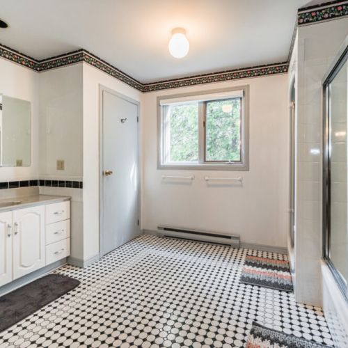 The large ensuite bathroom offers plenty of space for the family to get ready in the morning, with a spacious shower and bathtub.
