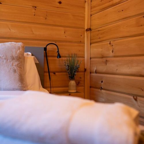 Simple, elegant details for a boutique-hotel feel in the heart of nature.