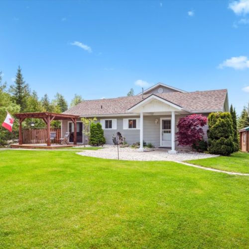 Enjoy spacious green lawns ideal for lawn games, lounging in the sun, or quiet moments under the trees.